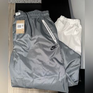 Nike Windrunner
Men's Woven Lined Pants size XXL